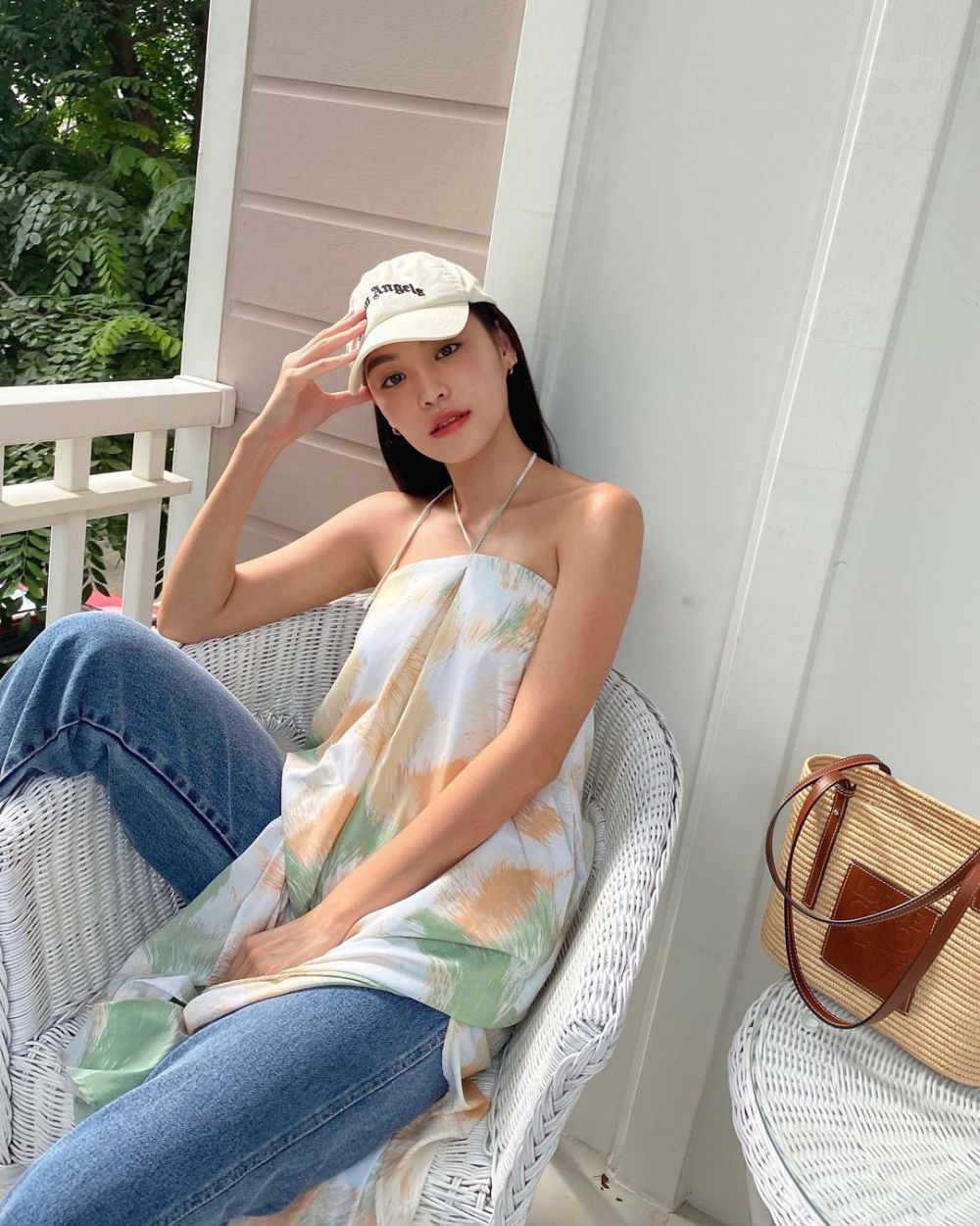 10 inspirasi outfit pakai topi ala jessica iskandar