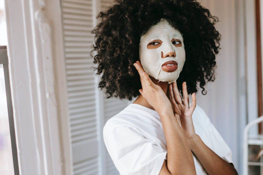 5 Tips Dasar Aplikasikan Sheet Mask Dengan Benar