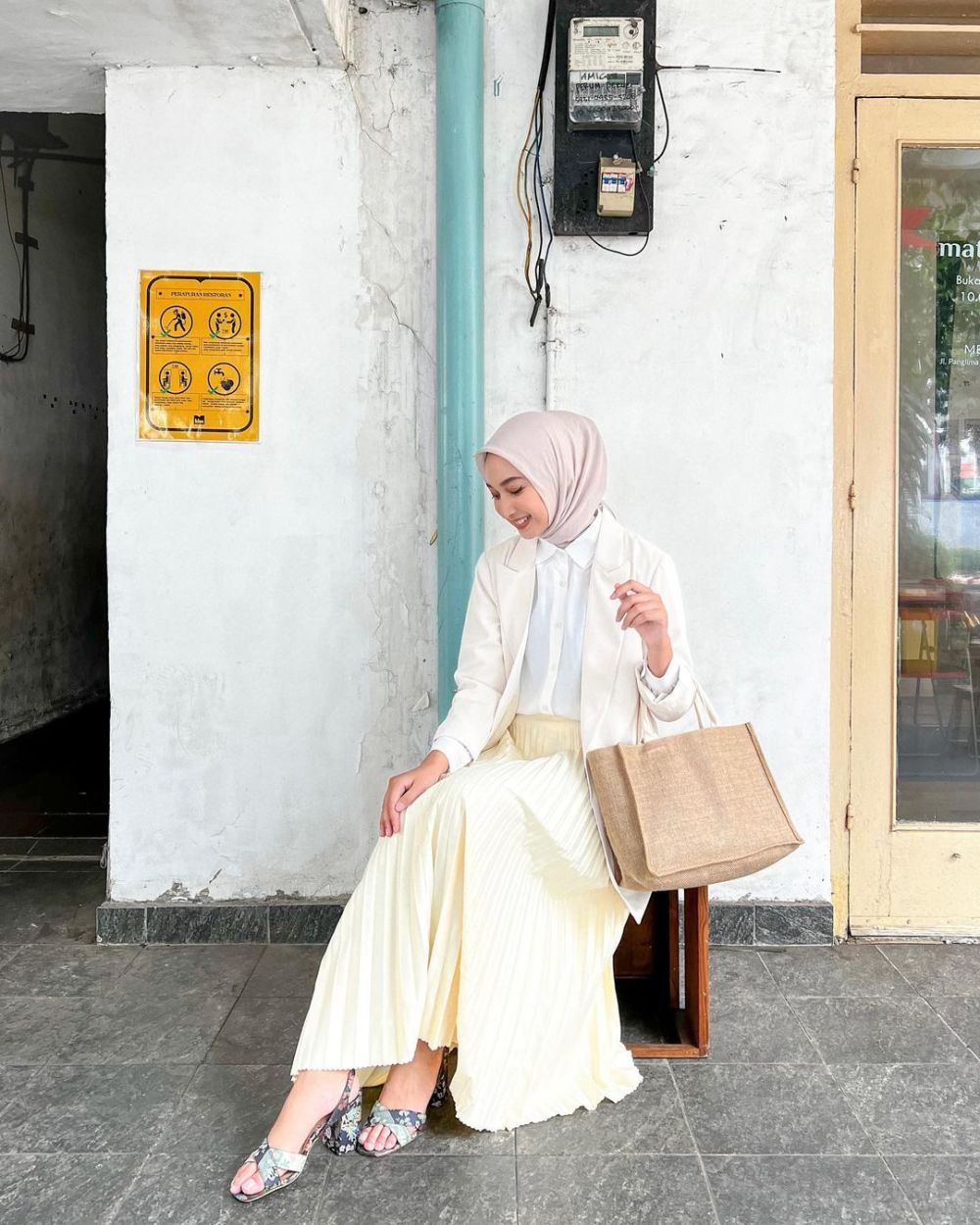 8 OOTD Hijab Fashionable Cocok Buat Ngantor Tiap Hari