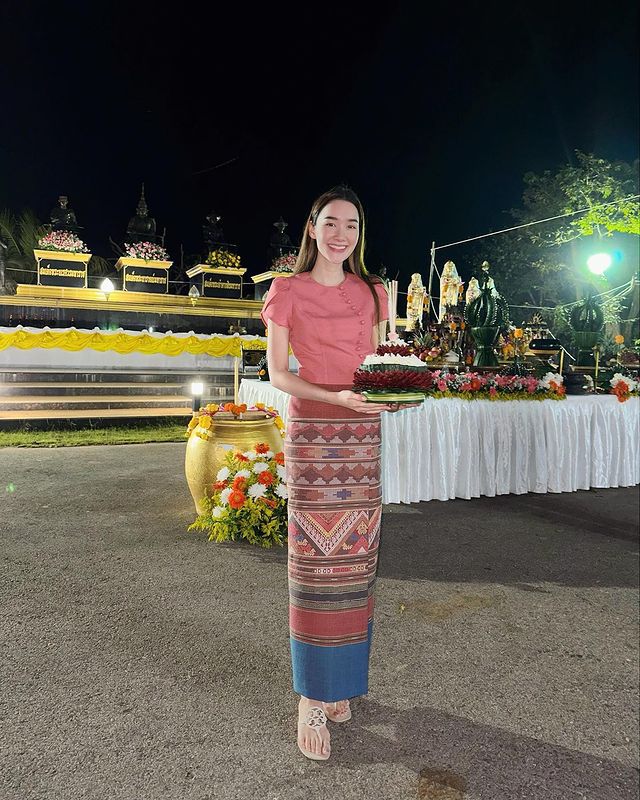 9 Style OOTD Diana Flipo Pakai Rok Tradisional Thailand Pha Sin
