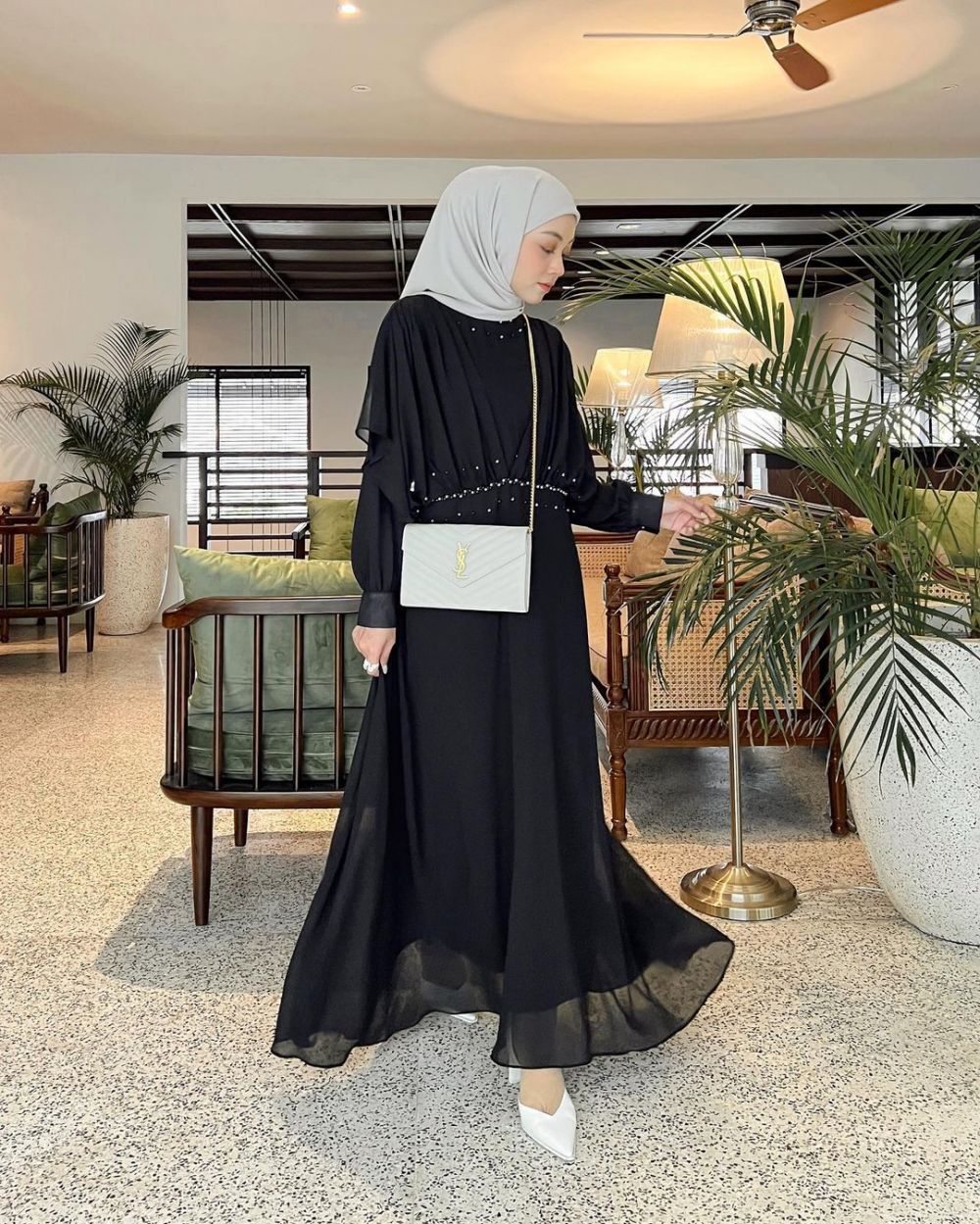 7 Outfit Kondangan Hijab Dengan Dress Hitam Lebih Anggun 