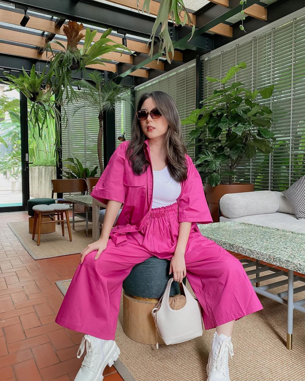 10 Inspirasi OOTD Warna Fuschia ala Prisca Angelina, Eye Catching!