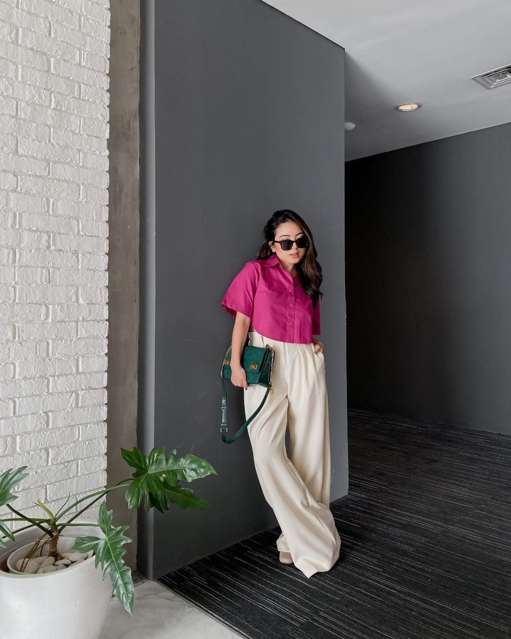 10 Inspirasi OOTD Warna Fuschia ala Prisca Angelina, Eye Catching!