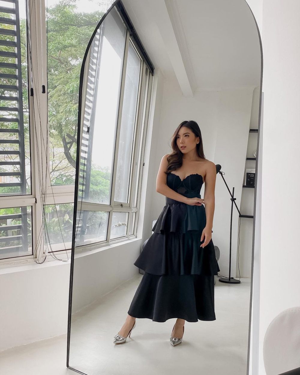 8 Inspirasi Outfit Black Dress ala Prisca Angelina, Stunning!