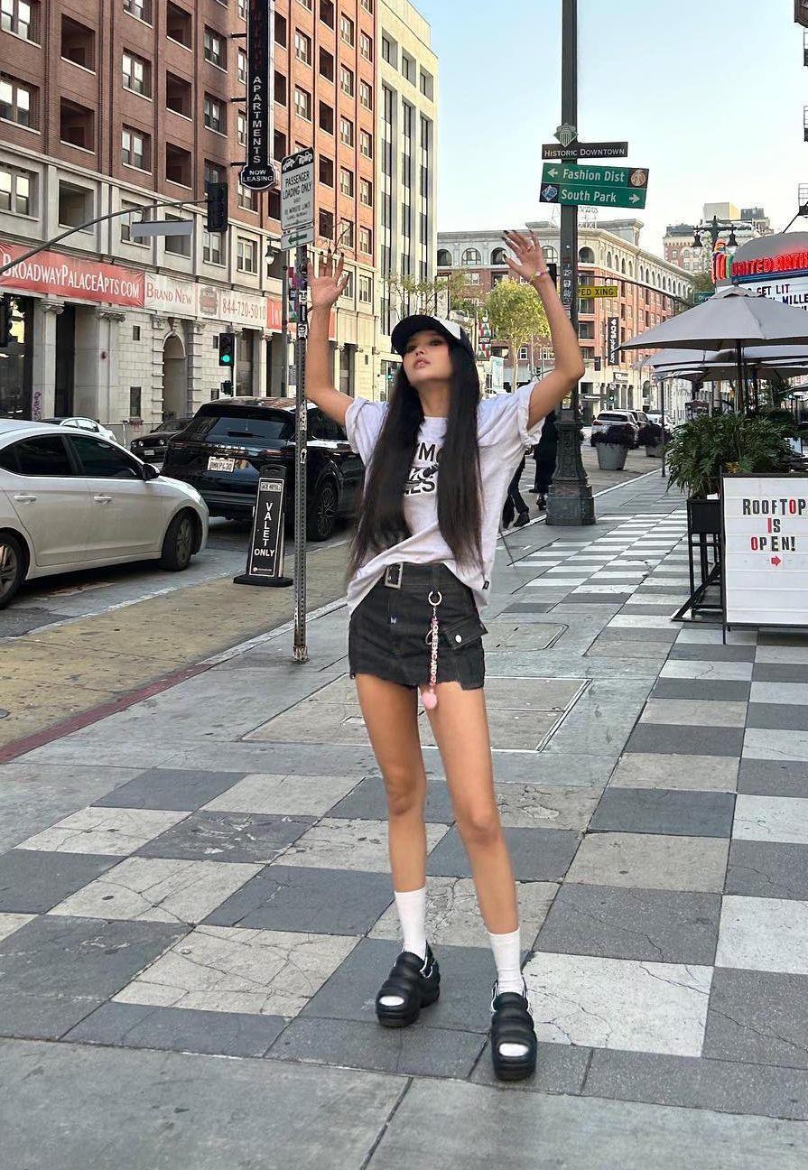 15 Inspirasi Outfit Liburan ala Member (G)I-DLE, Simpel Stylish!