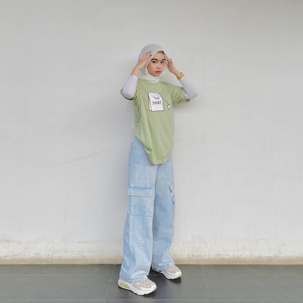 12 OOTD Kaus Oversize ala Nola Clara, Boyish Look yang Hits dan Modis!