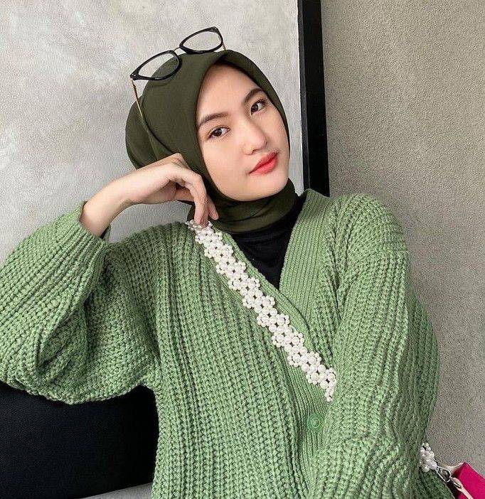 Warna Jilbab Yang Cocok Dipadukan Baju Hijau Sage