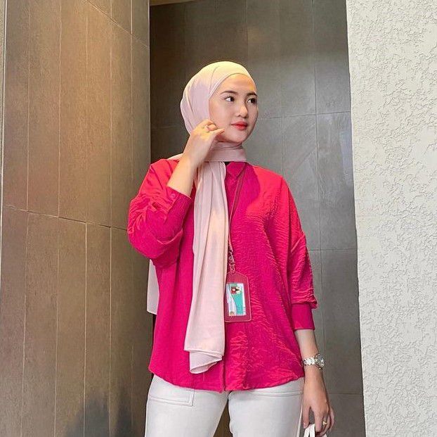 9 Warna Jilbab yang Cocok dengan Baju Fuchsia, Hijabers Wajib Tahu! 