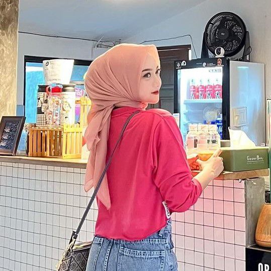 9 Warna Jilbab yang Cocok dengan Baju Fuchsia, Hijabers Wajib Tahu! 