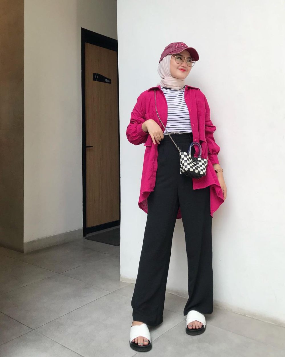 17 Outfit Hijab Nuansa Pink, Kece Buat Nonton Film Barbie!