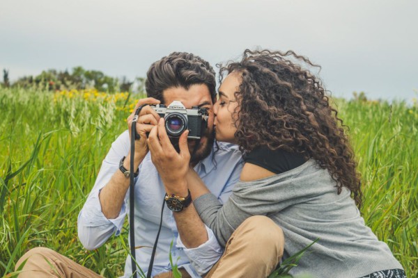 5 Tips Menghadapi Pasangan yang Super Sibuk, Kunci Hubungan Awet!