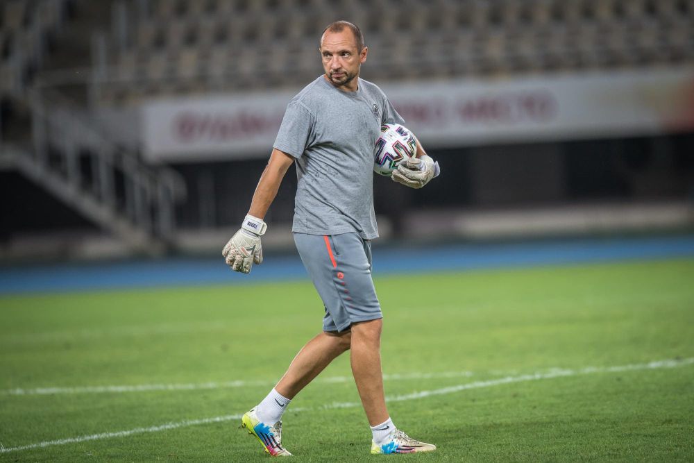 4 Kiper Asing yang Pernah Membela Arema, Julian Schwarzer Terbaru