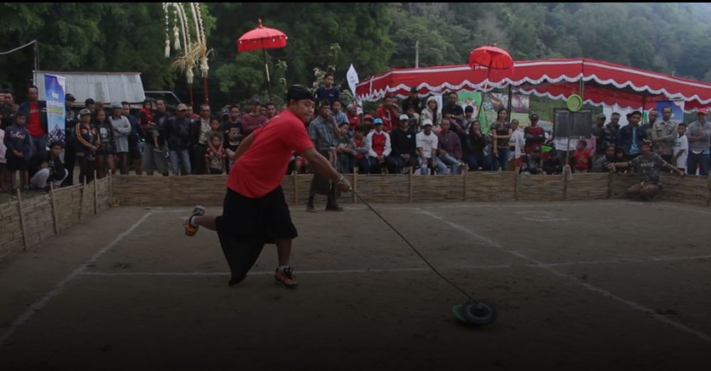 Cara Adu Gangsing, Olahraga Tradisional Populer di Buleleng