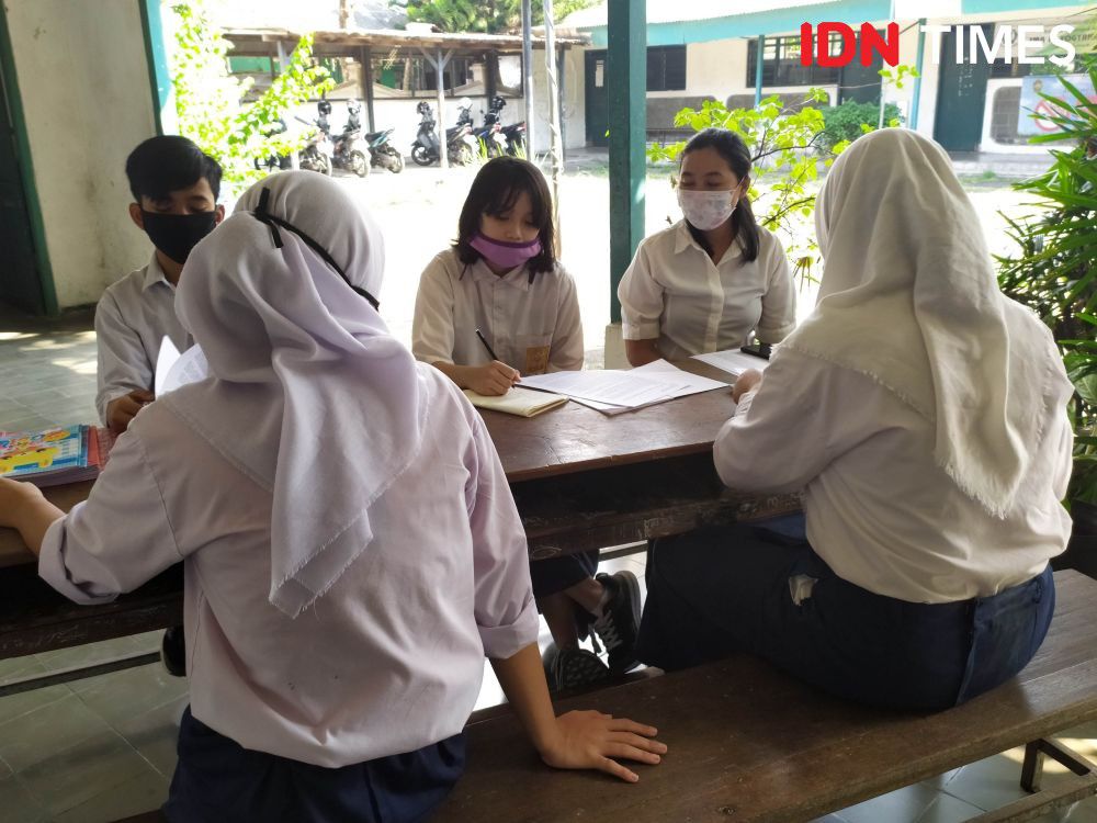 Wali Murid di Malang Curhat Biaya Seragam Anak SMP Seharga Jutaan