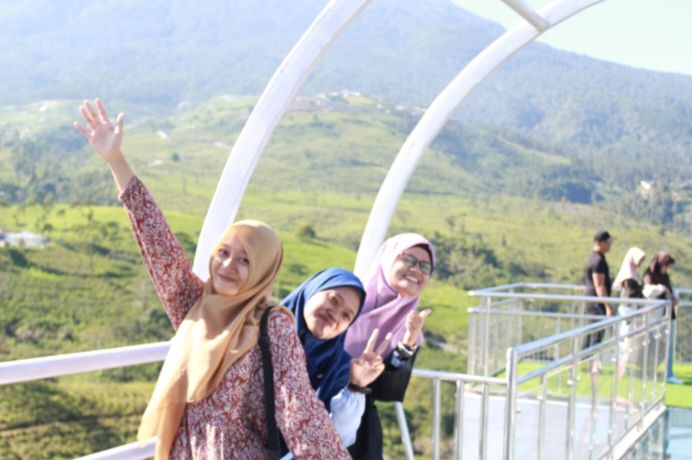 10 Potret Kemuning Sky Hills, Jembatan Kaca Terpanjang di Jawa Tengah