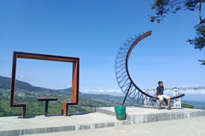 10 Potret Kemuning Sky Hills, Jembatan Kaca Terpanjang di Jawa Tengah