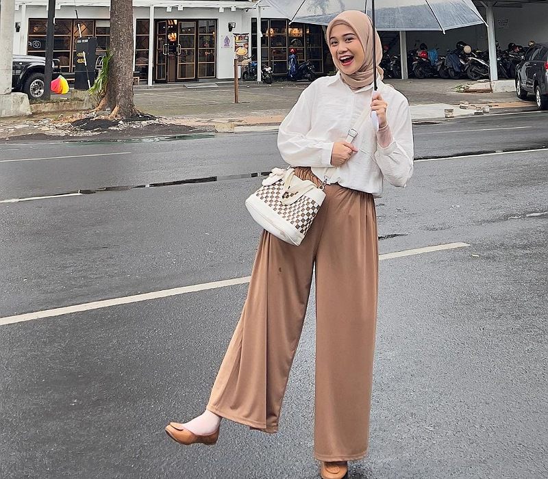 10 Ide Outfit Kerja Wanita Hijab Edisi Celana Kulot Bikin Betah Nyaman