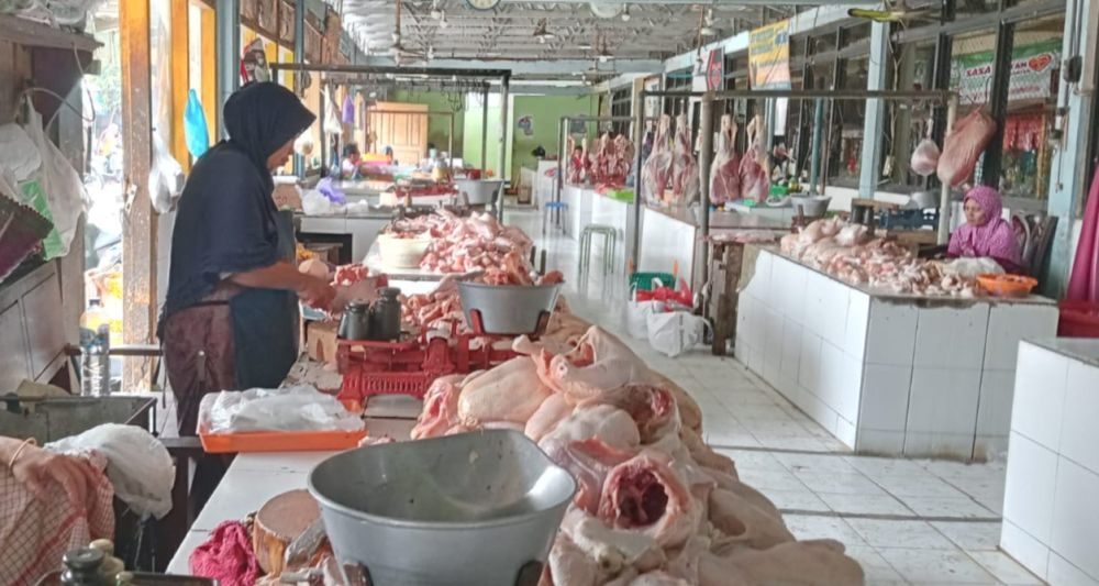 Daging Ayam di Ngawi Tembus Rp40 Ribu per Kilogram, Pasar Sepi