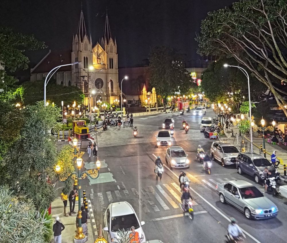 Pemkot Malang Gelontorkan Rp900 Juta untuk Lampu di Alun-alun Merdeka