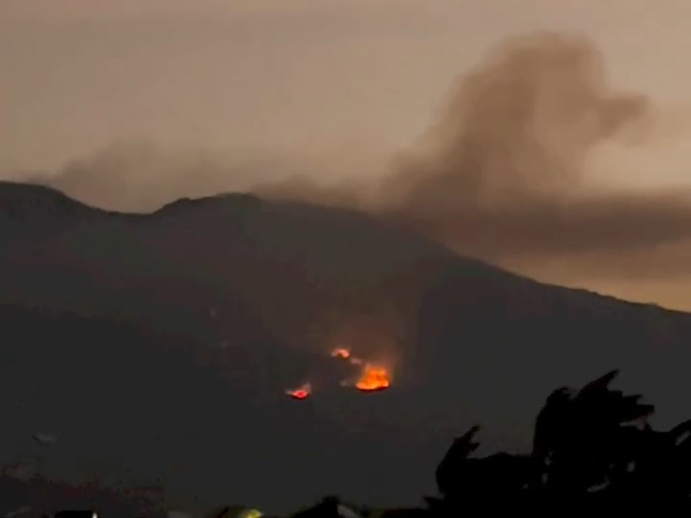Gunung Raung Kebakaran di Malam Suro, Warga Banyuwangi Gelar Ritual