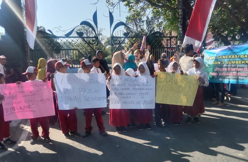 Sekolah Dimerger, Orang Tua dan Murid Mengadu ke DPRD Bojonegoro