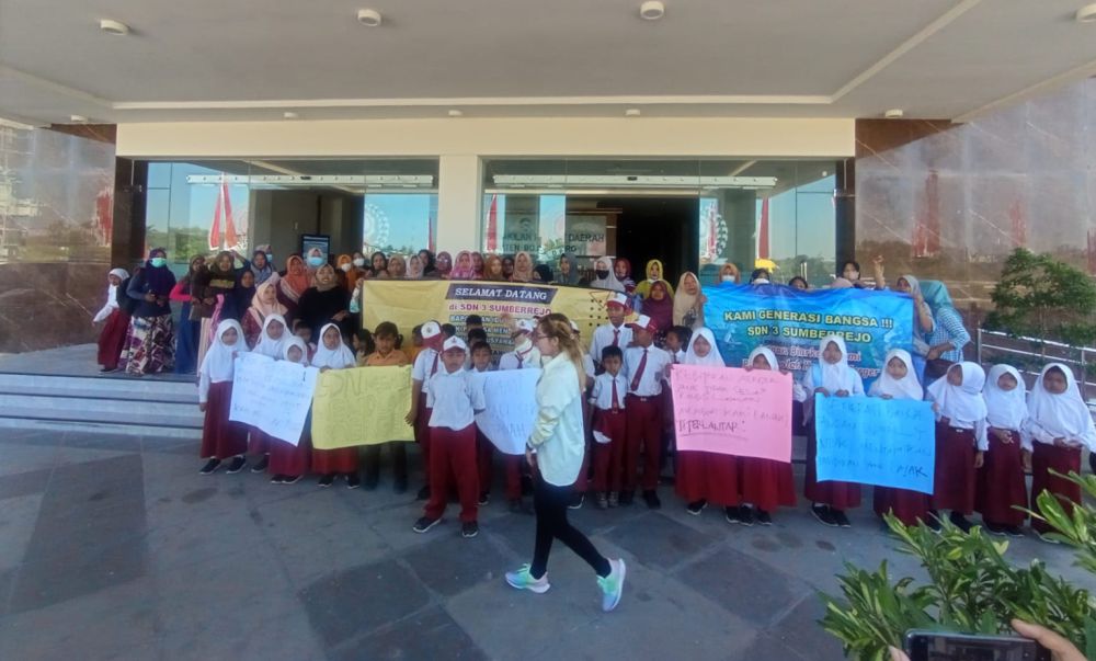 Sekolah Dimerger, Orang Tua dan Murid Mengadu ke DPRD Bojonegoro