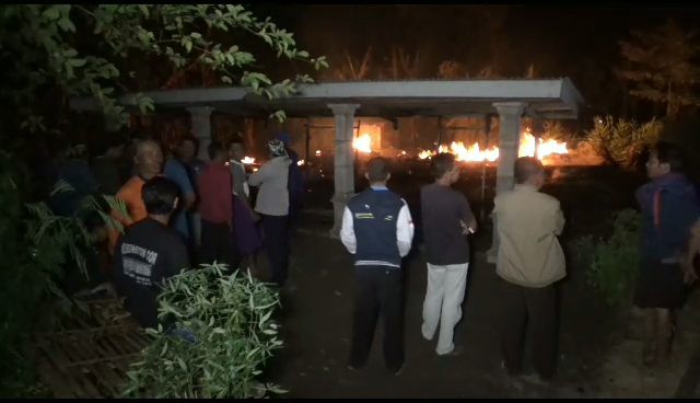 Penyelamatan Dramatis ODGJ Terjebak dalam Rumah Terbakar di Ngawi 