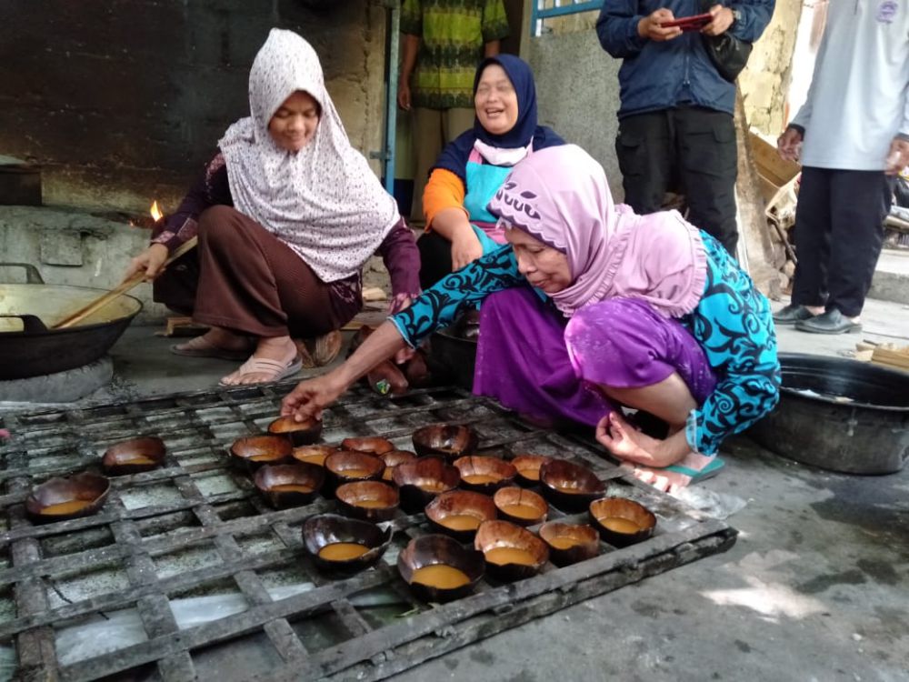 Senja Kala Perajin Gula Jawa di Triwidadi Pajangan Bantul