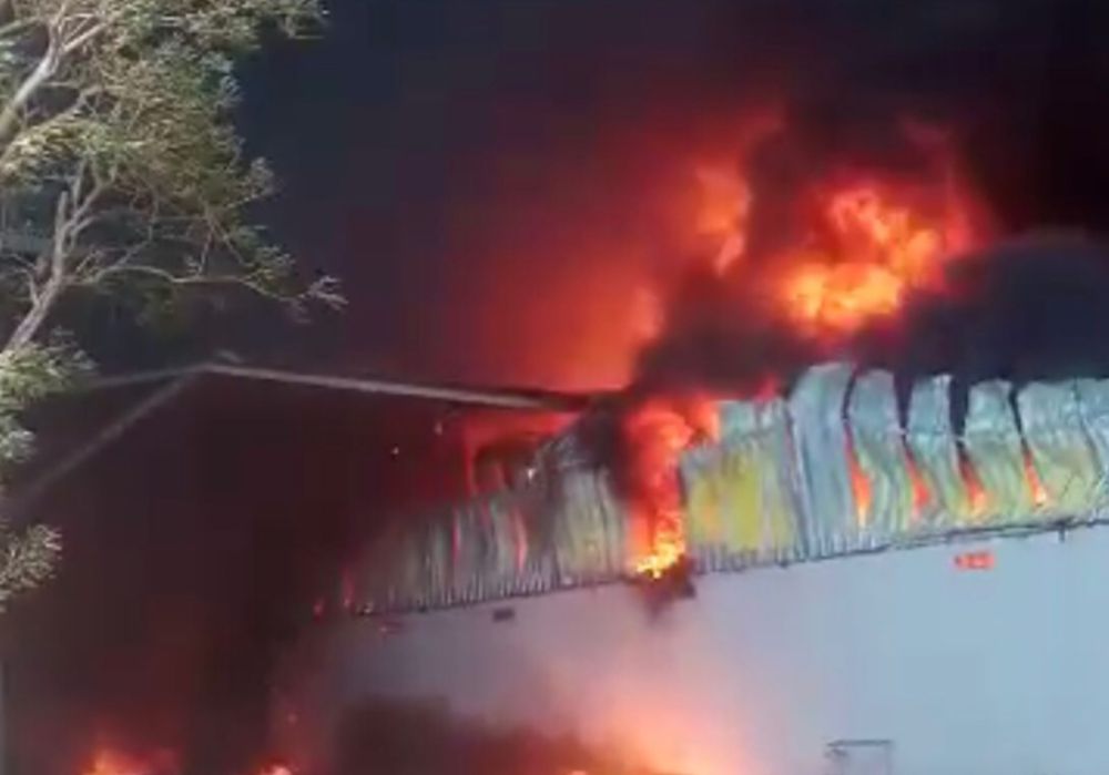 Pabrik Plastik di Gresik Hangus Terbakar