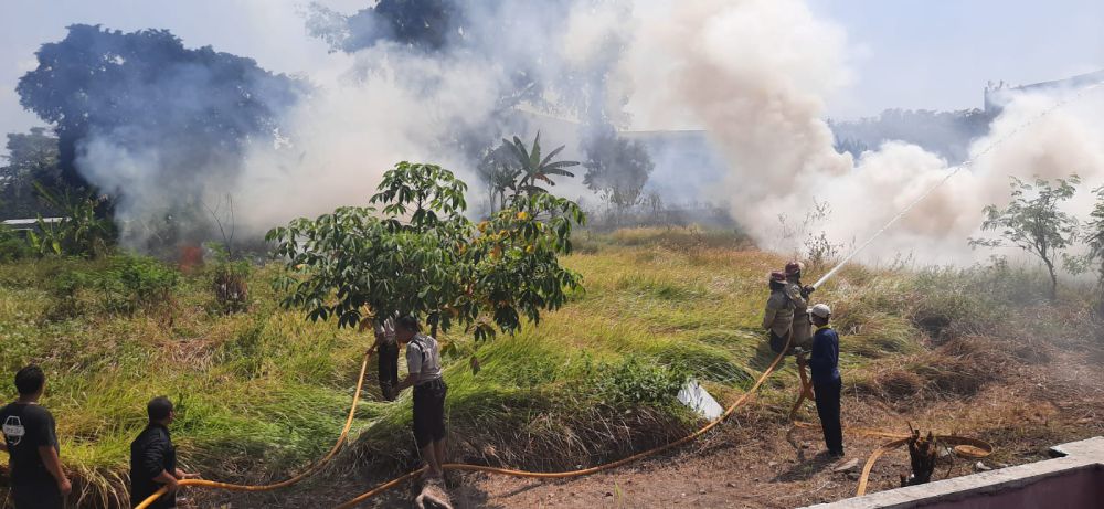 Lahan Kosong Timur JEC Terbakar, Diduga Akibat Pembakaran Sampah