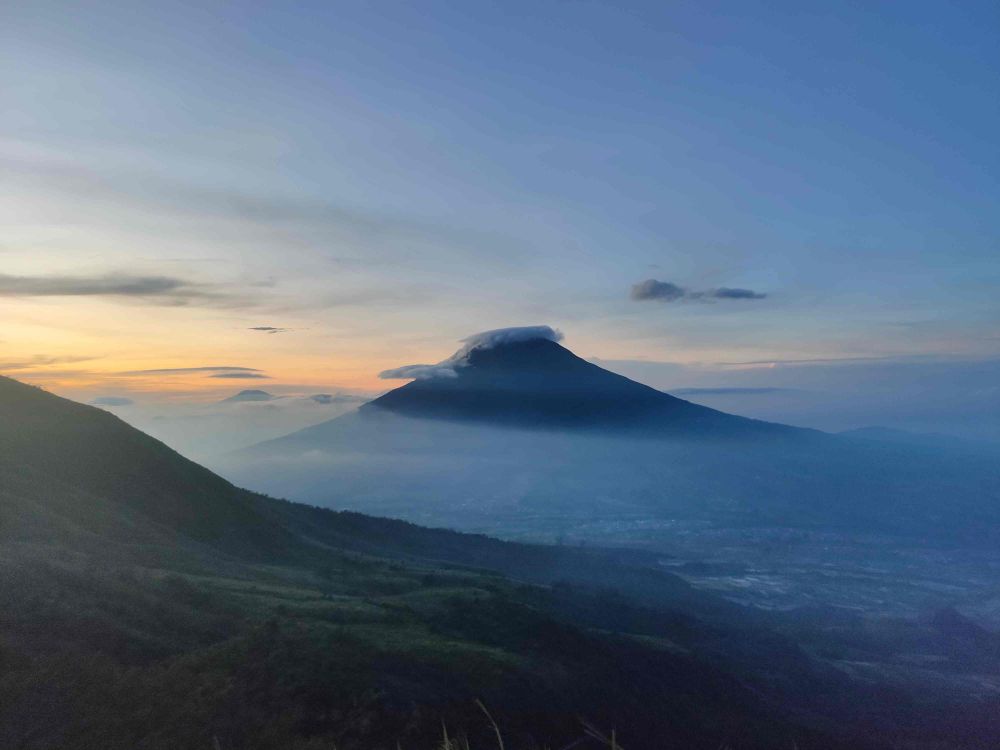 7 Summit Wonosobo, Golden Hour di Prau Terbaik di Asia Tenggara