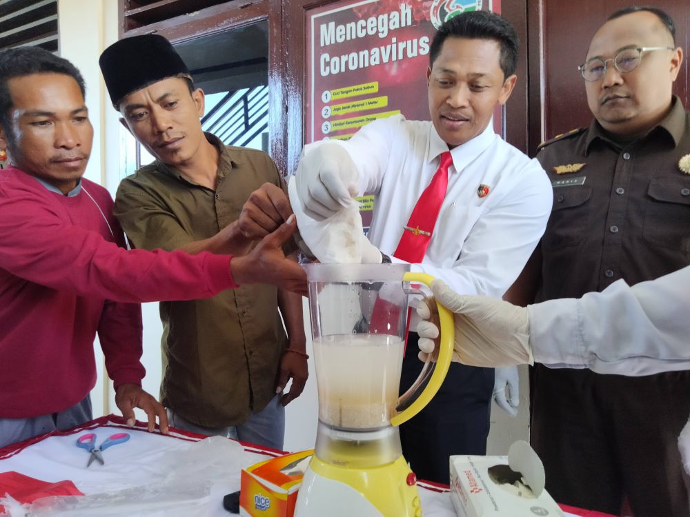 Satresnarkoba Polres Lombok Timur Musnahkan 1,16 Kg Kokain 