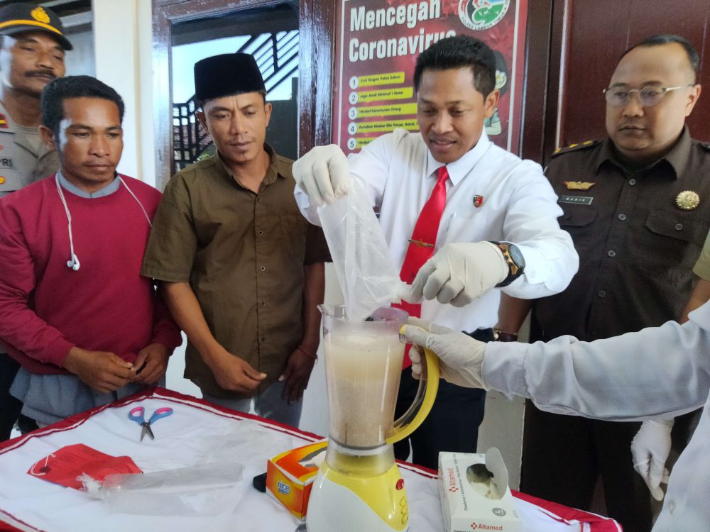 Satresnarkoba Polres Lombok Timur Musnahkan 1,16 Kg Kokain 