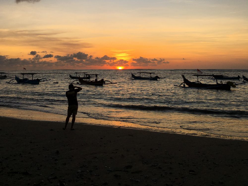 Tips Berkunjung untuk Momen Terbaik di Pantai Jerman Bali 