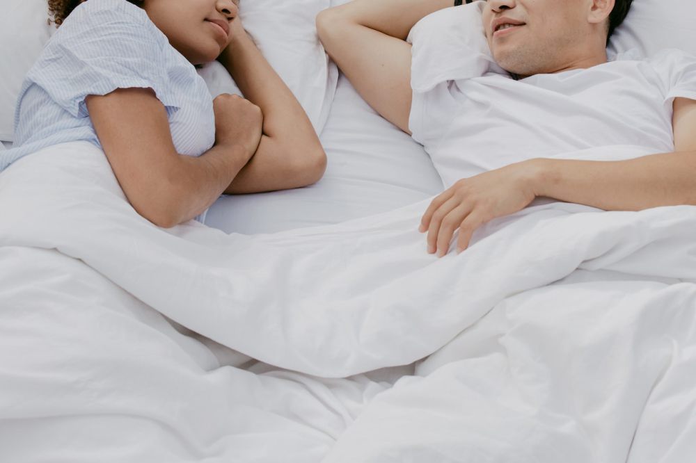 5 Sebab Pasangan Suami Istri Tidur Terpisah, Bukan karena Berantem