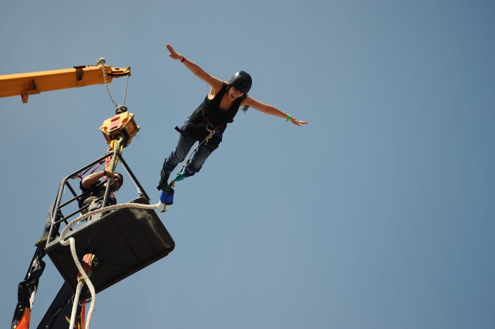 7 Olahraga Ekstrem yang Menguji Keterampilan, Ada Bungee Jumping!