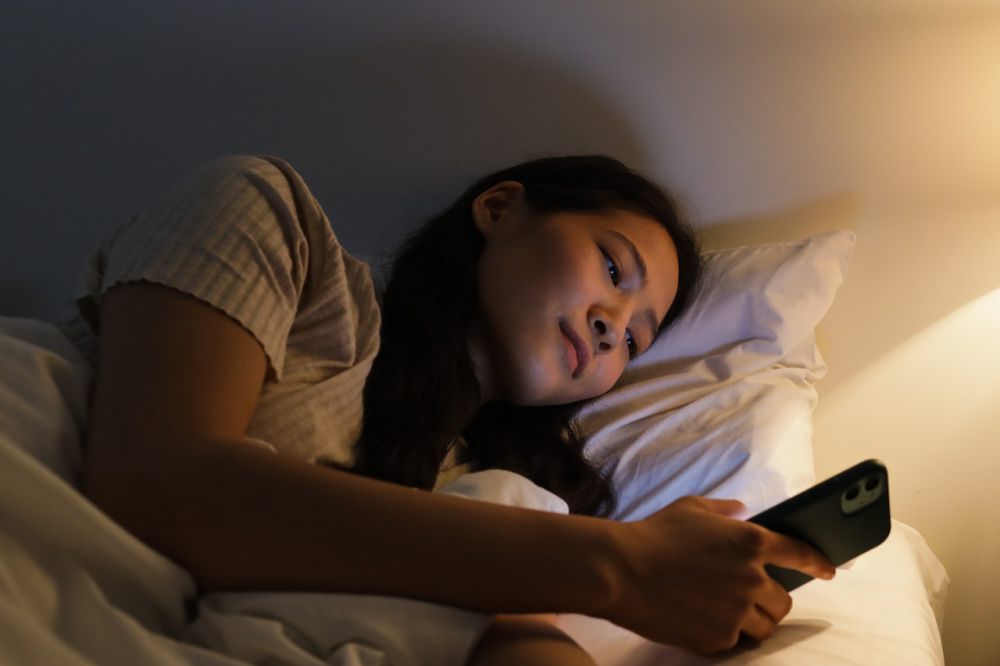 5 Cara Mengatasi Ketakutan Tidur Sendirian, Adaptasi, yuk!