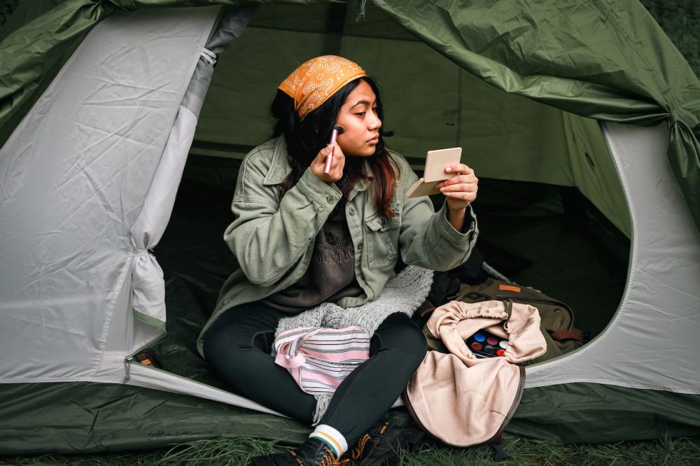 6 Teman yang Gak Cocok Diajak Camping, Cuma Bikin Repot