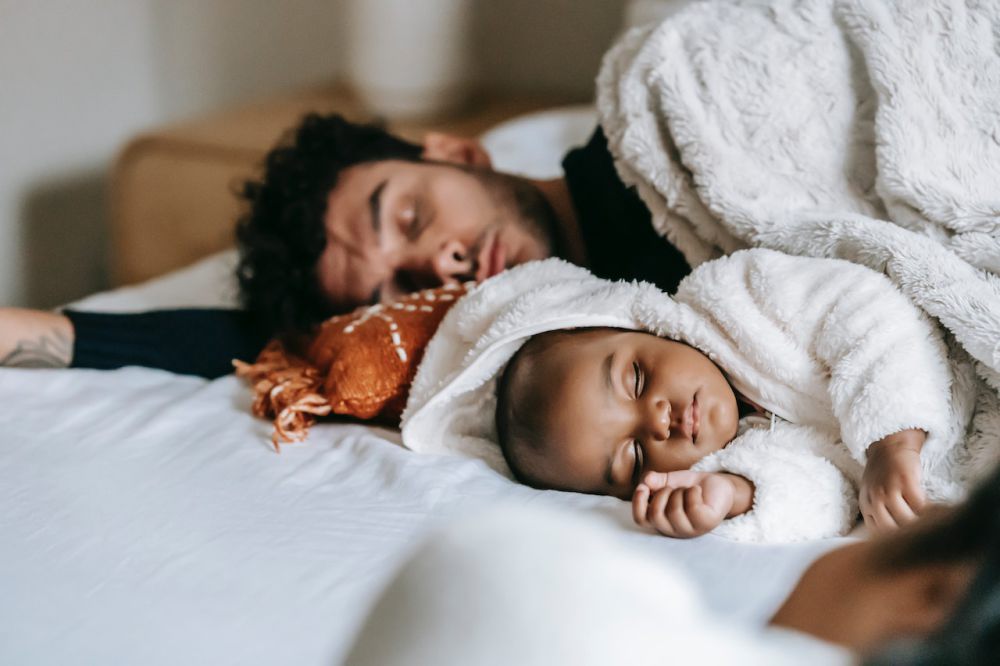 5 Sebab Pasangan Suami Istri Tidur Terpisah, Bukan karena Berantem