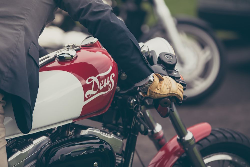 6 Tanda Aki Sepeda Motor Kamu Soak