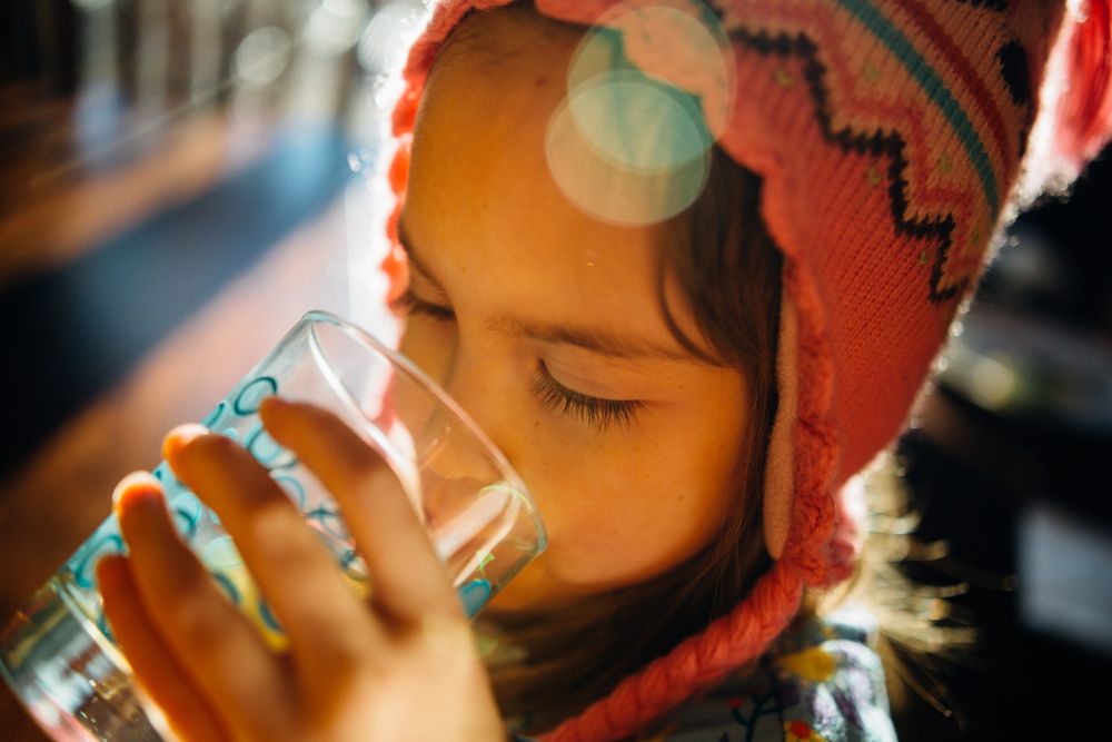 5 Manfaat Rajin Minum Air Putih Setiap Hari, Penting untuk Tubuh!
