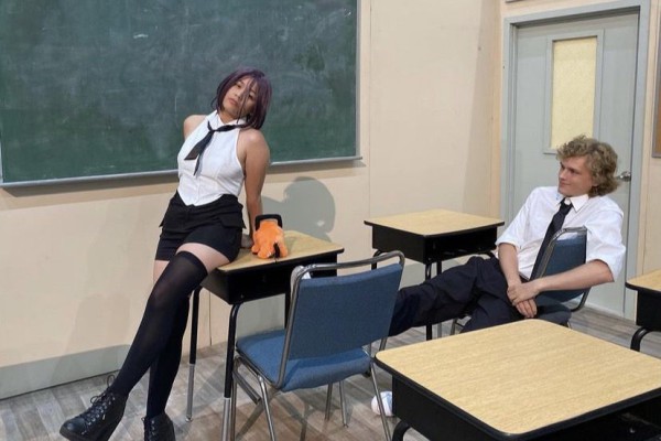 7 Potret Cinta Kuya Cosplay Karakter Anime sama Cowok Bule, Pacarnya?