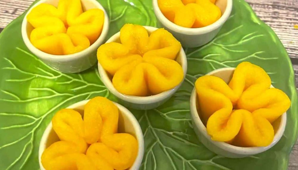 5 Makanan Kuning Telur Khas Thailand, Warna Emasnya Memikat!