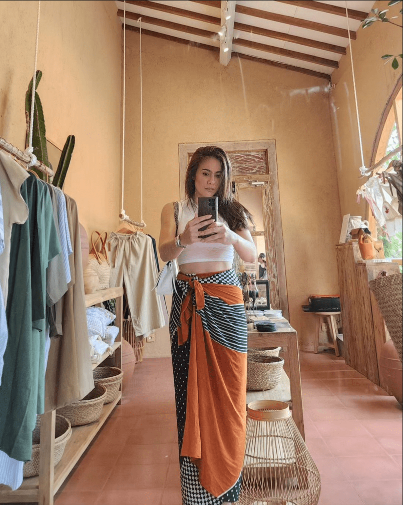 10 Potret Mirror Selfie Wulan Guritno yang Makin Stunning, Modis Terus
