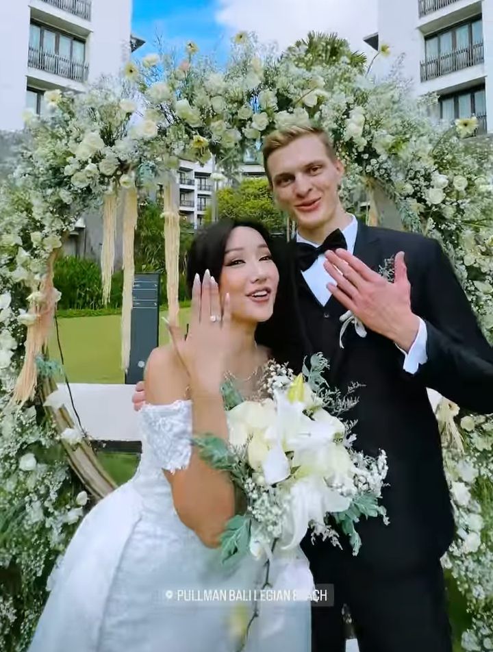 7 Momen Romantis Pertunangan Lucinta Luna dan Alan di Bali