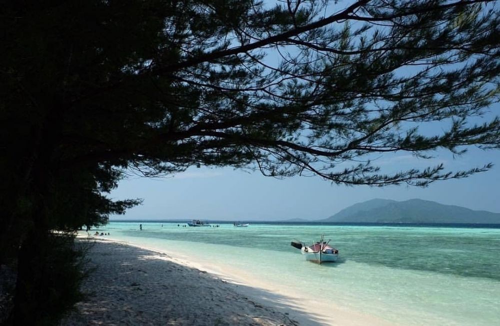 7 Wisata Pantai di Kalimantan dengan Pesona yang Memukau