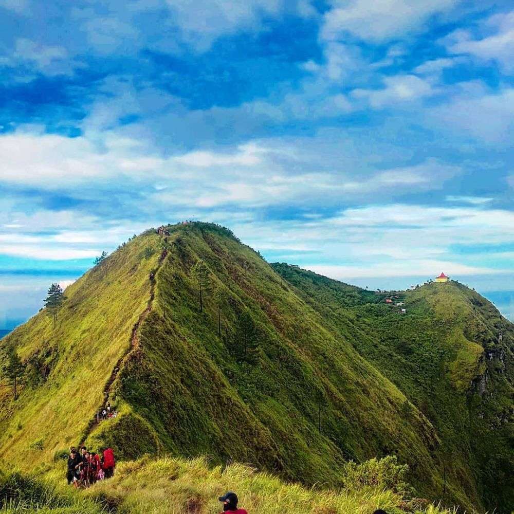 5 Persiapan Naik Gunung Bagi Pemula Biar Kuat Sampai Puncak