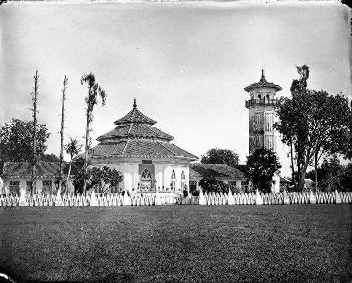 8 Masjid Ikonik di Surabaya Penuh Sejarah