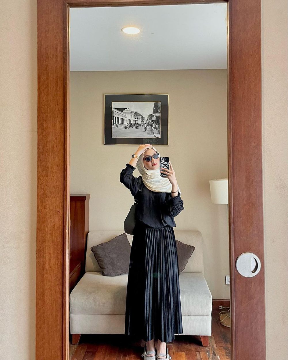 7 OOTD Hijab Simple Pakai Rok ala Adinda Friska, Bisa Dibuat Kondangan