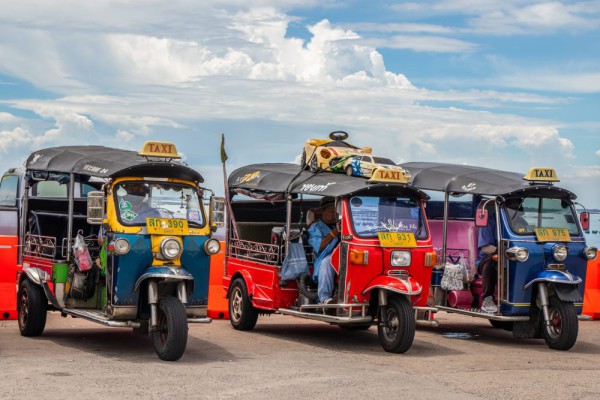 Mengenal Alat Transportasi Tuktuk, Kendaraan Roda Tiga Mirip Bajaj